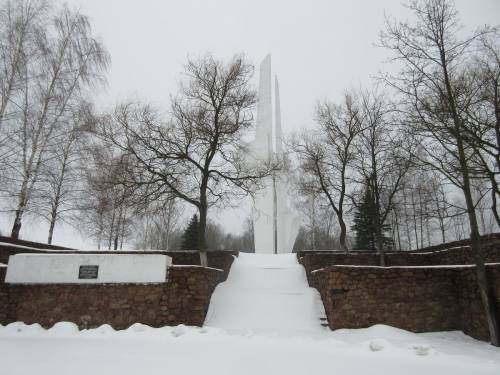 Памятник военным летчикам на перекрестке шоссе Витебск-Смоленск и шосс